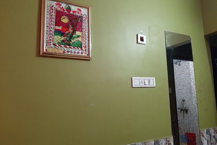 Room 5 of 11