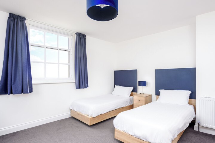 Room 54 of 95