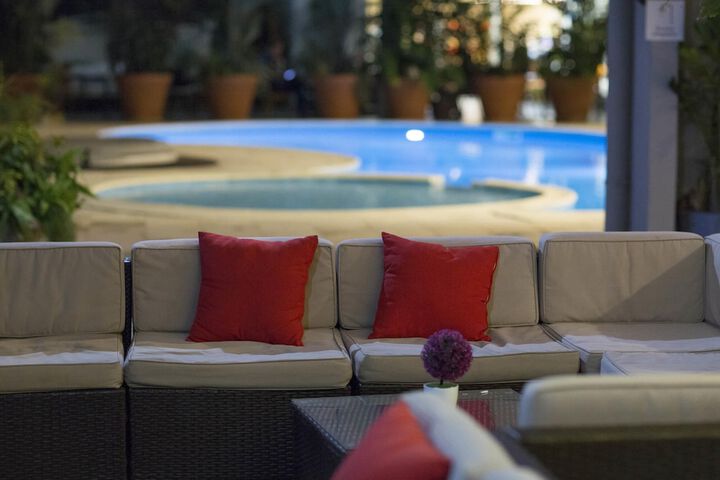 Lounge 57 of 76