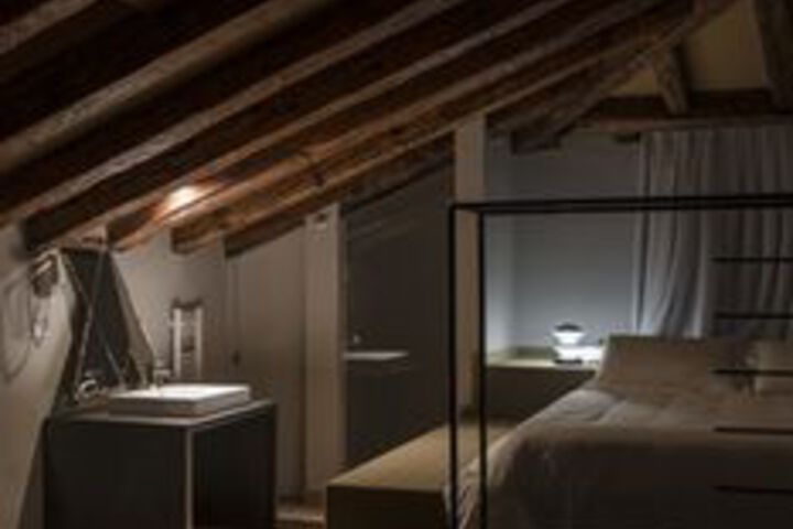 Room 65 of 149