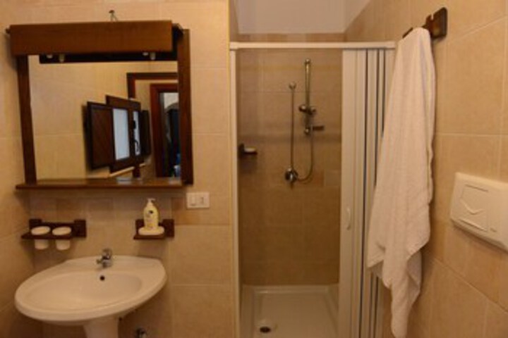 Room 6 of 45