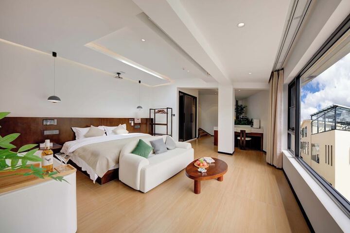 Room 28 of 61