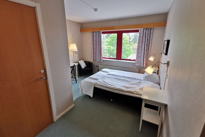 Room 15 of 33