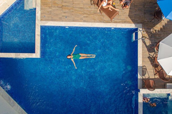 Pool Hotel