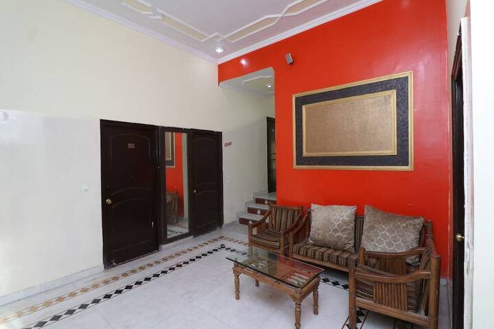 OYO 24340 HOTEL LAXMI PALACE