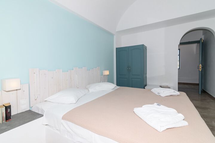 Room 9 of 42