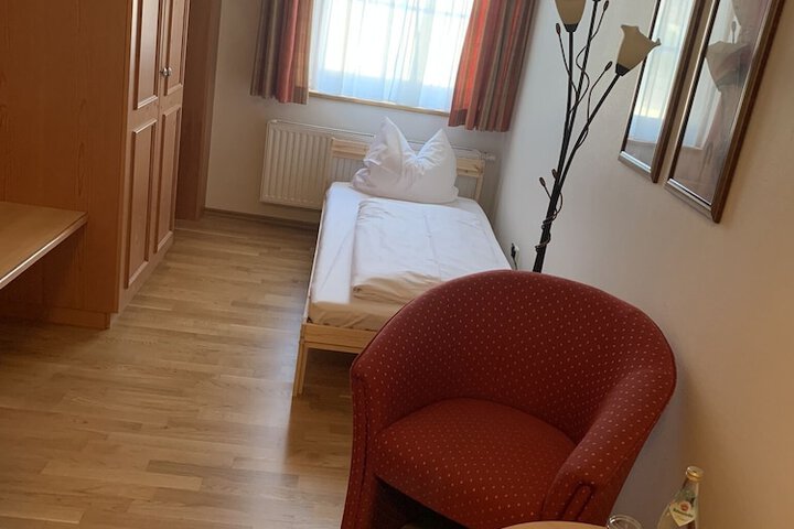 Room 10 of 52