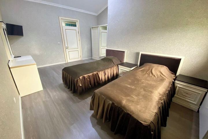 Room 3 of 10