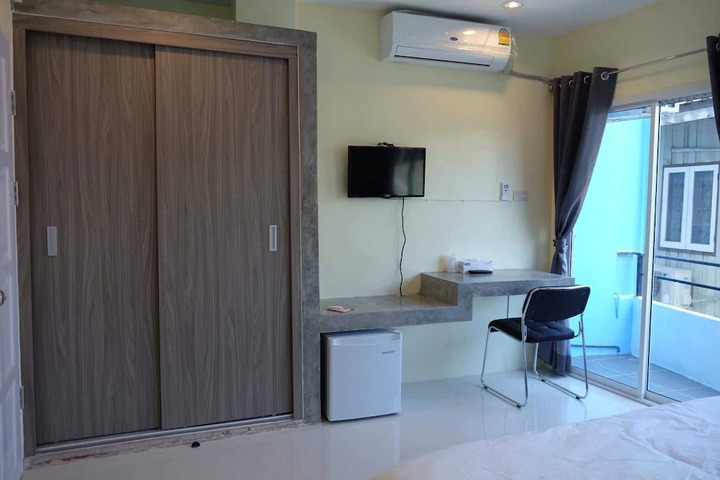 Room 7 of 9