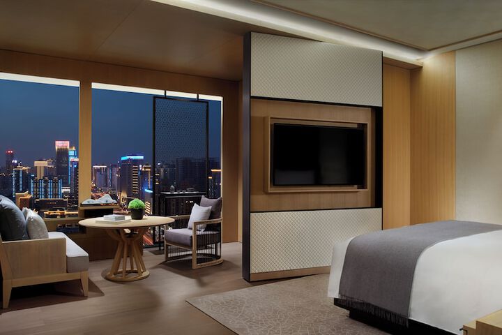 Room 33 of 112