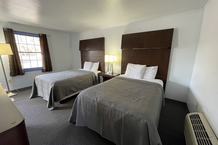 Basic Double Room (1 of 5)