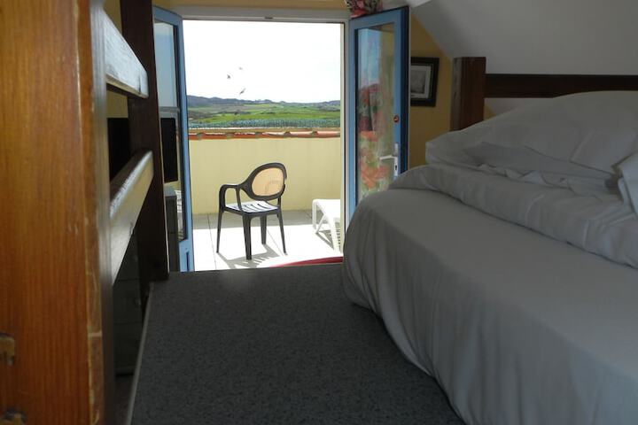 Room 54 of 100