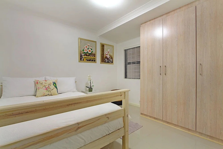 Room 4 of 13