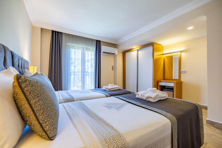 Room 28 of 252