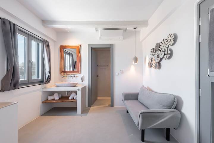 Room 28 of 73