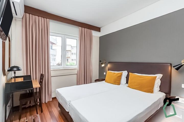 Room 6 of 34