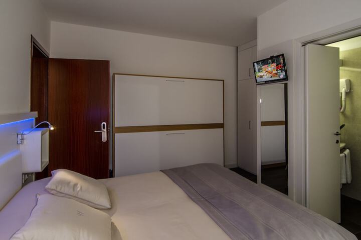 Room 14 of 48