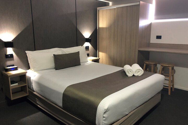 Room 33 of 132