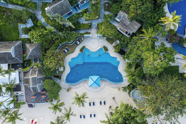 Hotel Pool