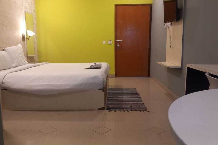 Room 5 of 7
