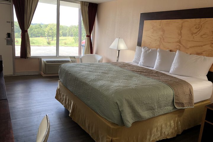 Room 5 of 18