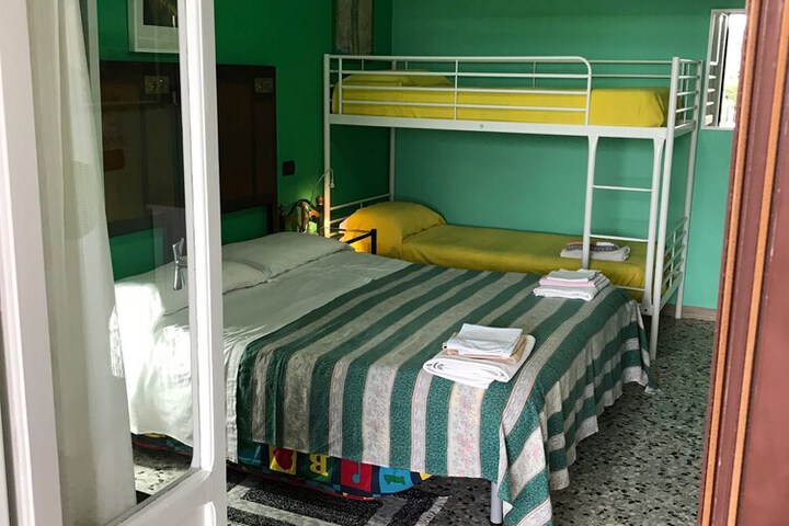 Room 10 of 22