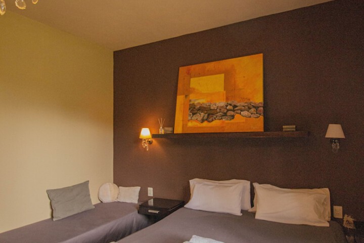Room 10 of 12