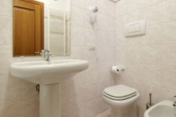 Room 6 of 37
