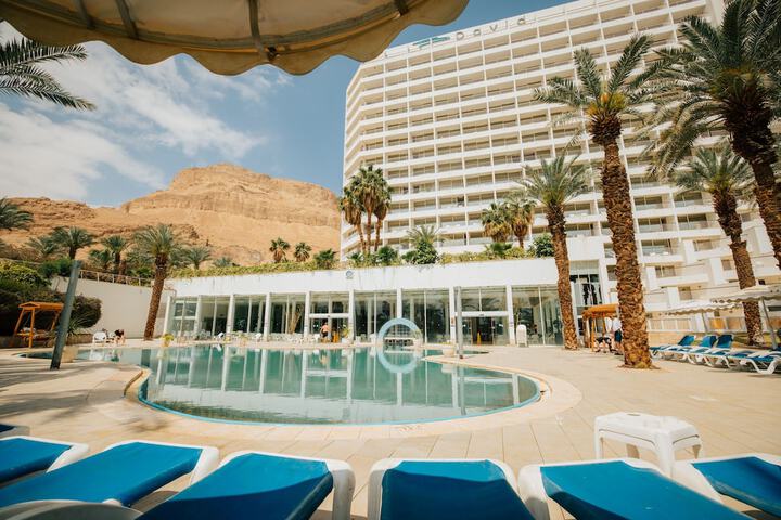 Hotel 74 of 79
