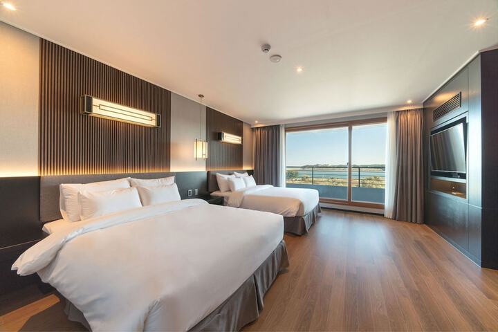 Room 15 of 111