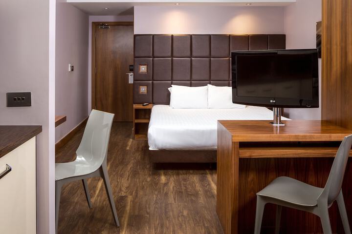 Room 10 of 30
