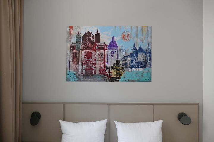 Room 11 of 32