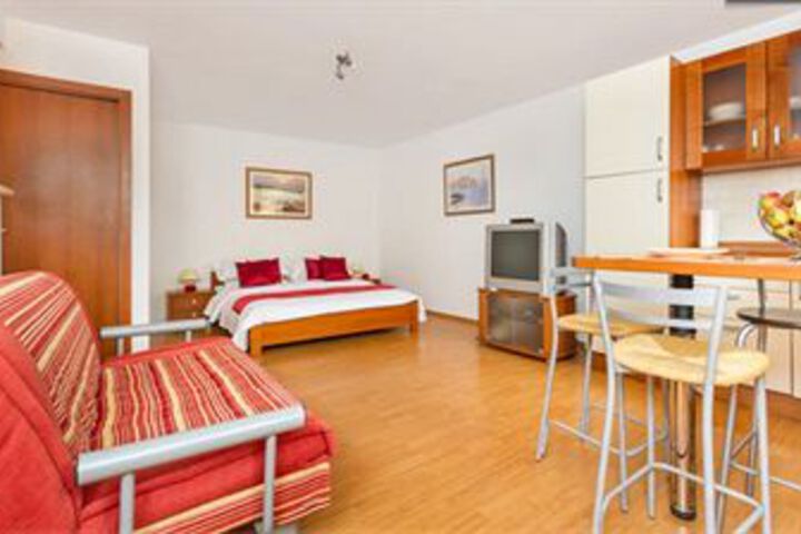 Room 15 of 19
