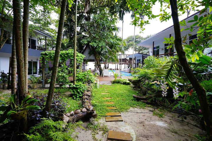 Hotel Exterior 80 of 93