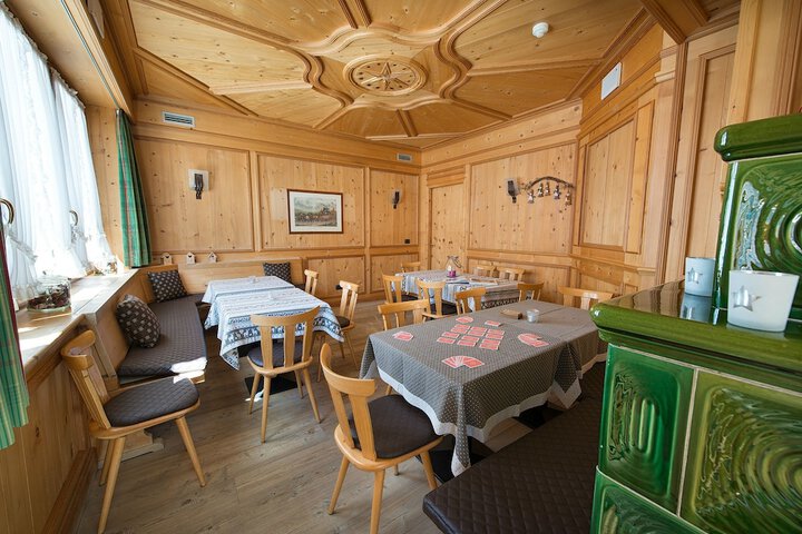 Lounge 54 of 65