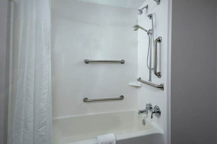 1 King Mobility Accessible with Tub (3 of 23)