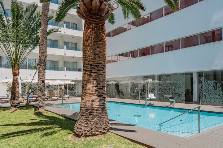 Hotel with Pool