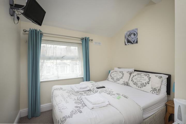 Room 6 of 27