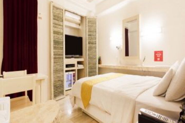 Room 35 of 61