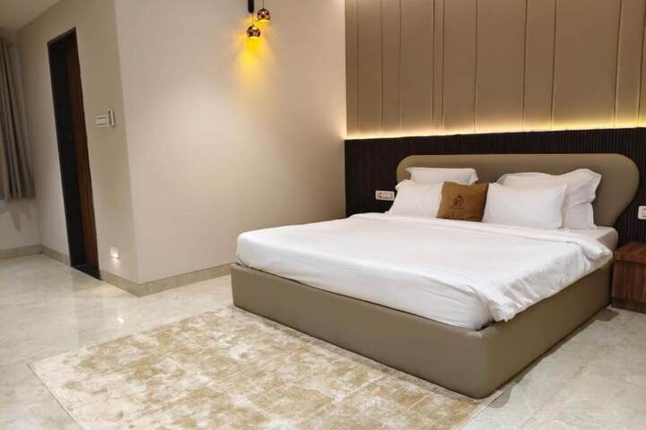 Room 3 of 17