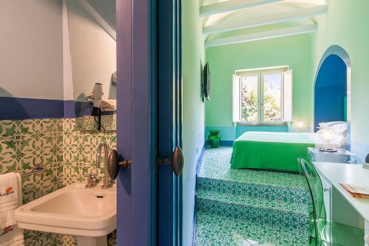 Room 42 of 51