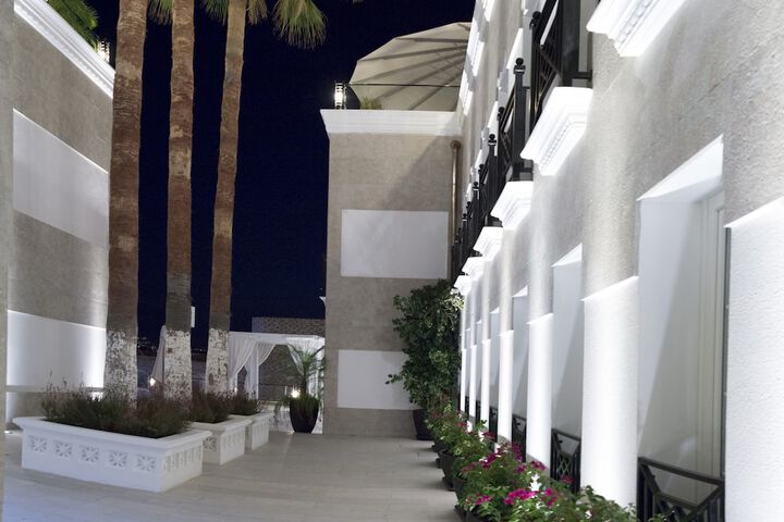 Hotel Exterior 88 of 97