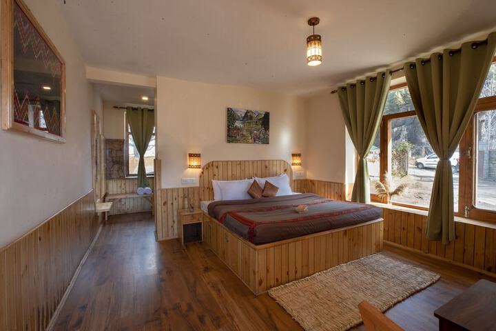 Room 3 of 21