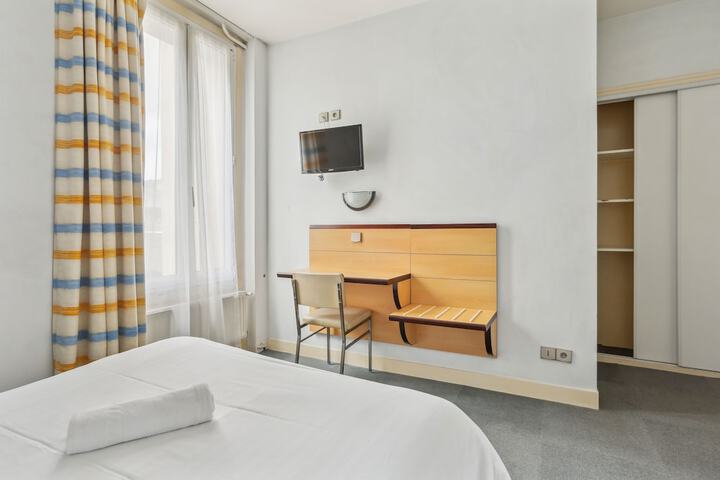 Room 10 of 44