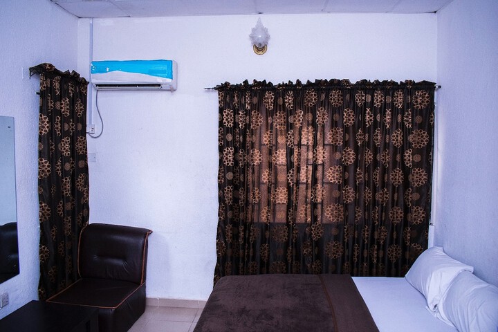 Room 8 of 26