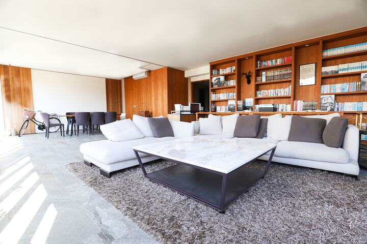 Lounge 47 of 70
