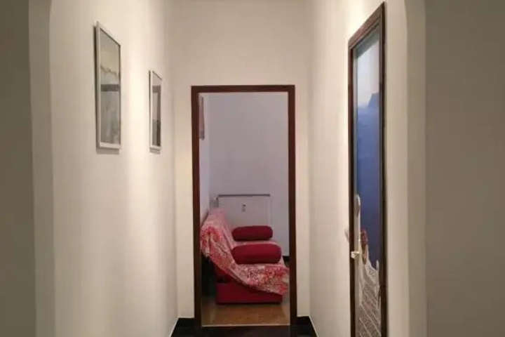Room 6 of 12