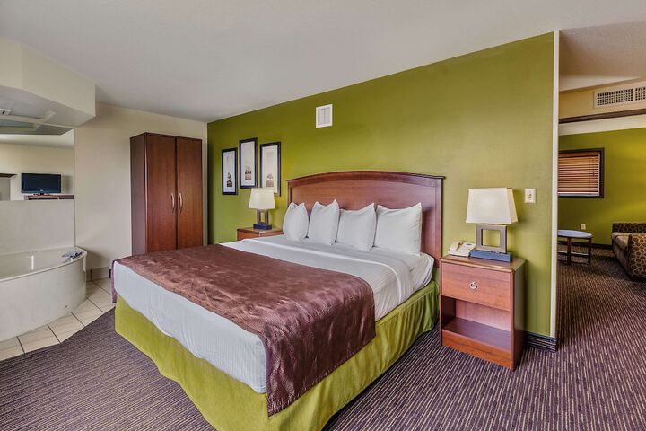 1 King Bed Superior Studio Suite (4 of 4)