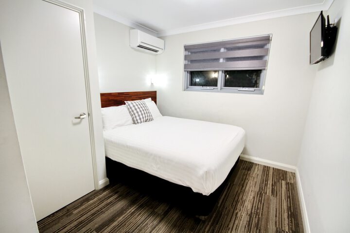 Room 8 of 40