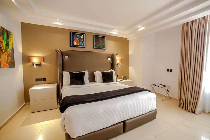 Room 18 of 82